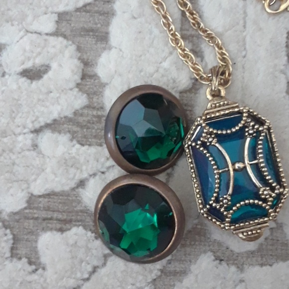 Earrings and necklace - Picture 4 of 4